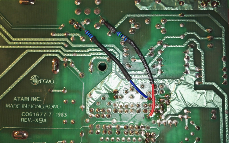 atari_600xl_svideo_back.jpg