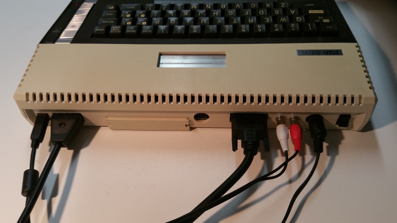 800XL_plugged_1280x720.jpg